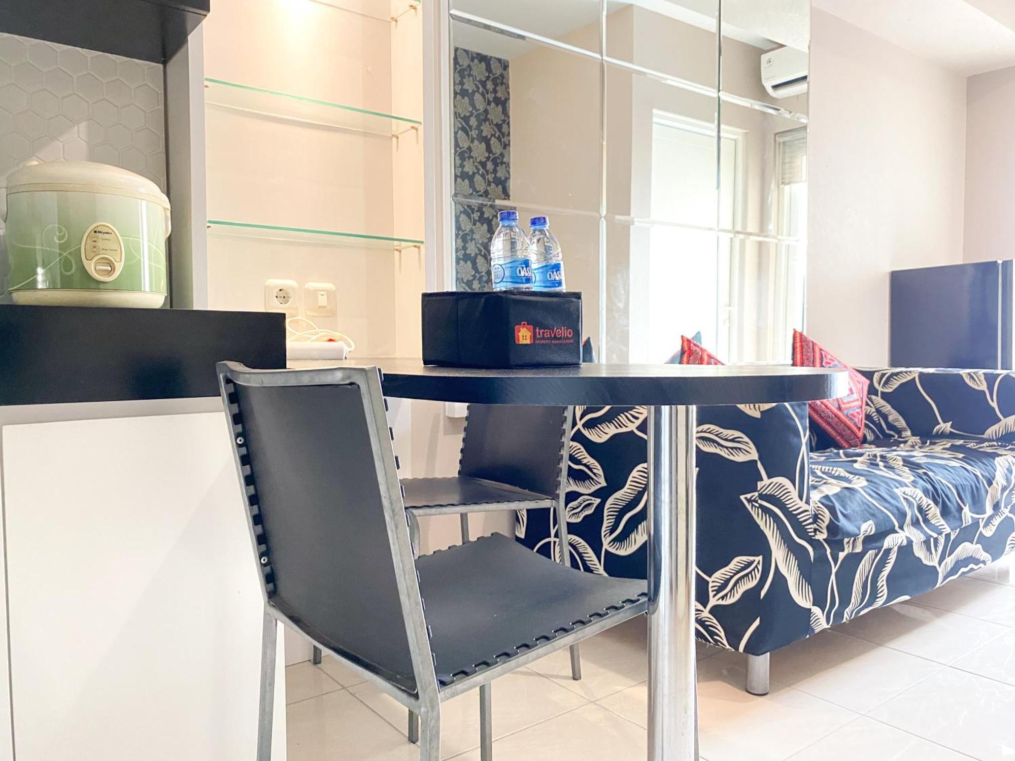 Warm Living And Homey 2br At Springlake Summarecon By Travelio * Bekasi