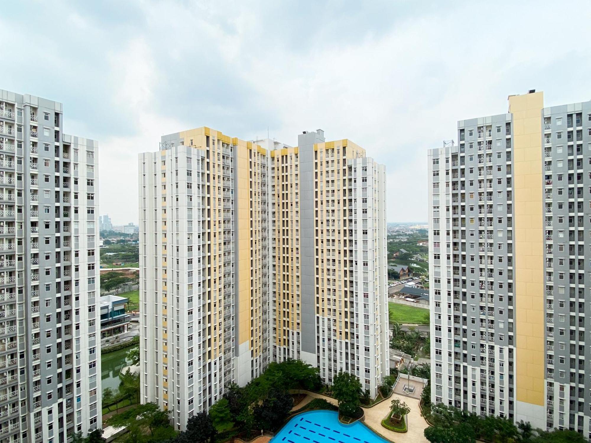 Warm Living And Homey 2br At Springlake Summarecon By Travelio Apartemen